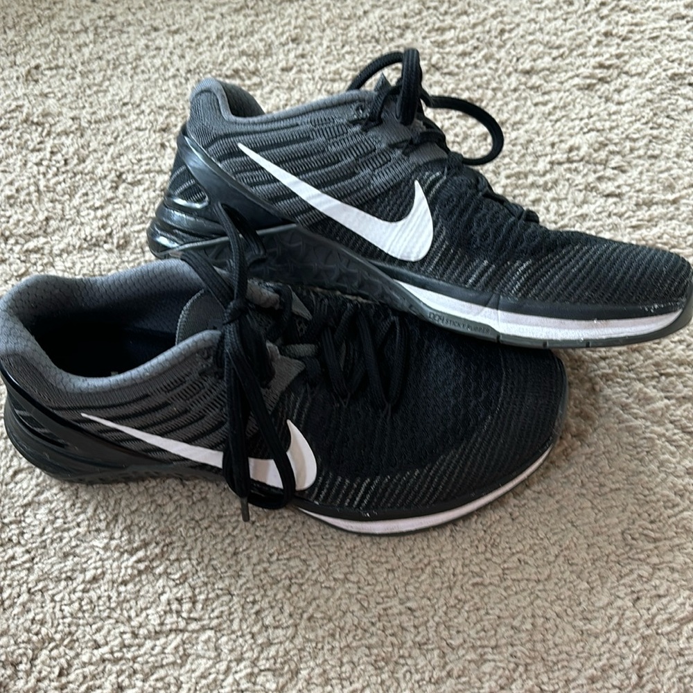 Nike Metcon Flyknit training shoes